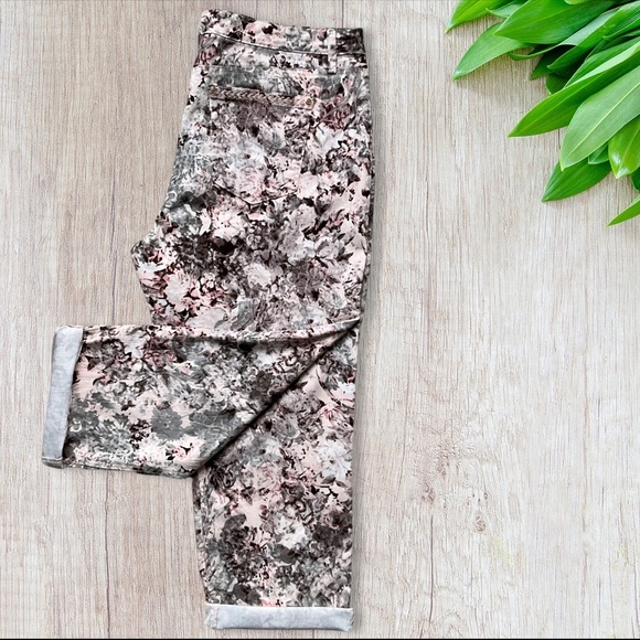 Bandolino Denim - 🌸Bandolino Karyn Capris Boyfriend Style Floral Crop Pants